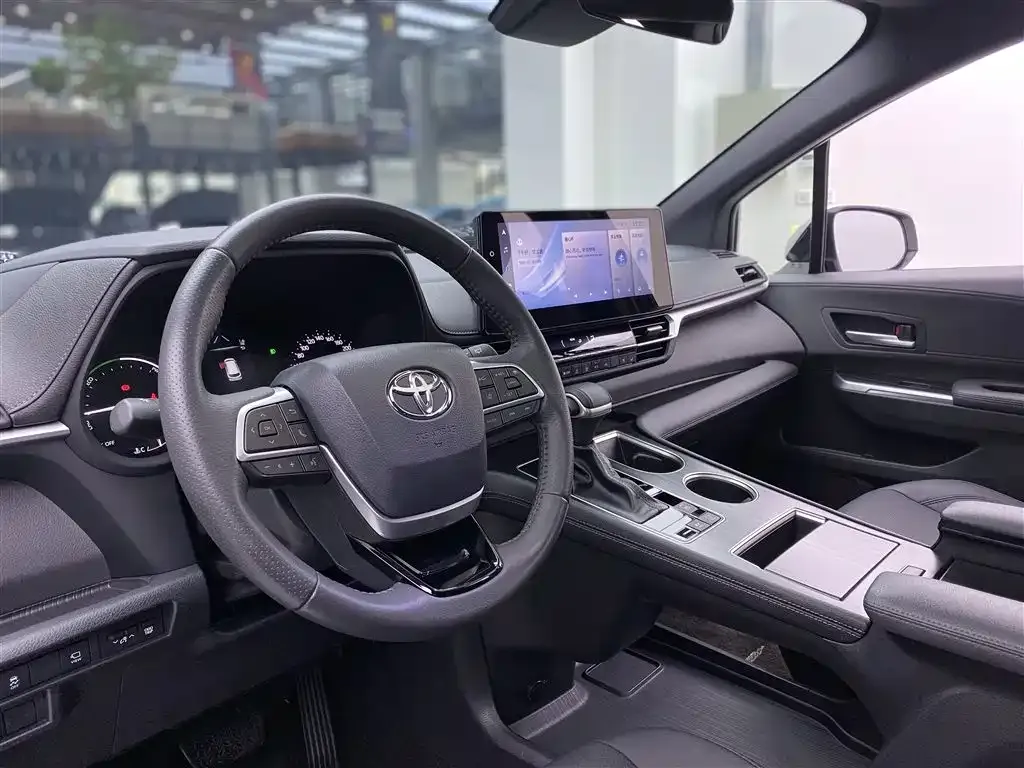 Toyota Sienna 2024 из CN, фото 3