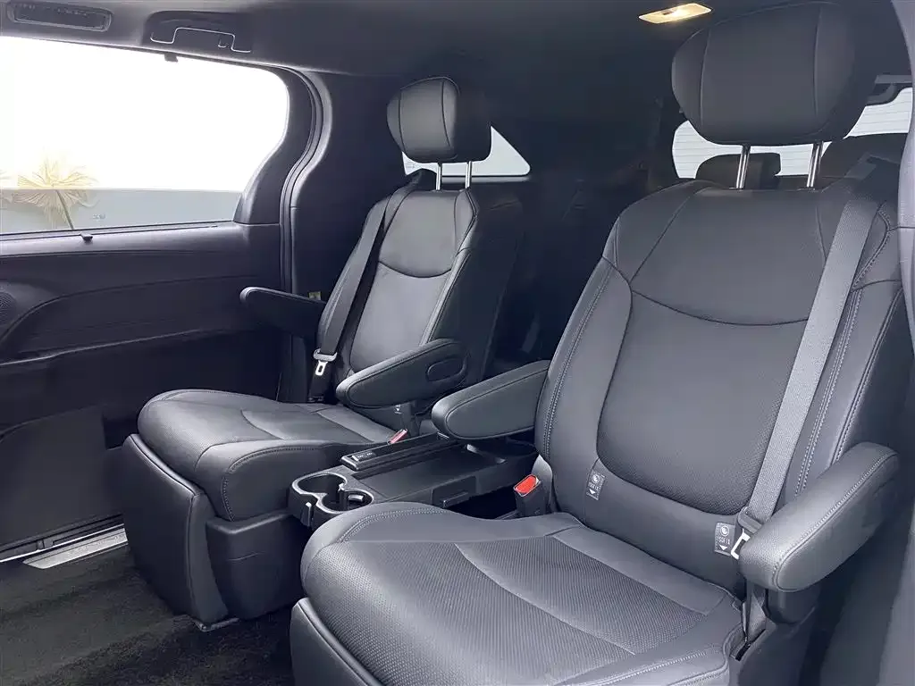 Toyota Sienna 2024 из CN, фото 10