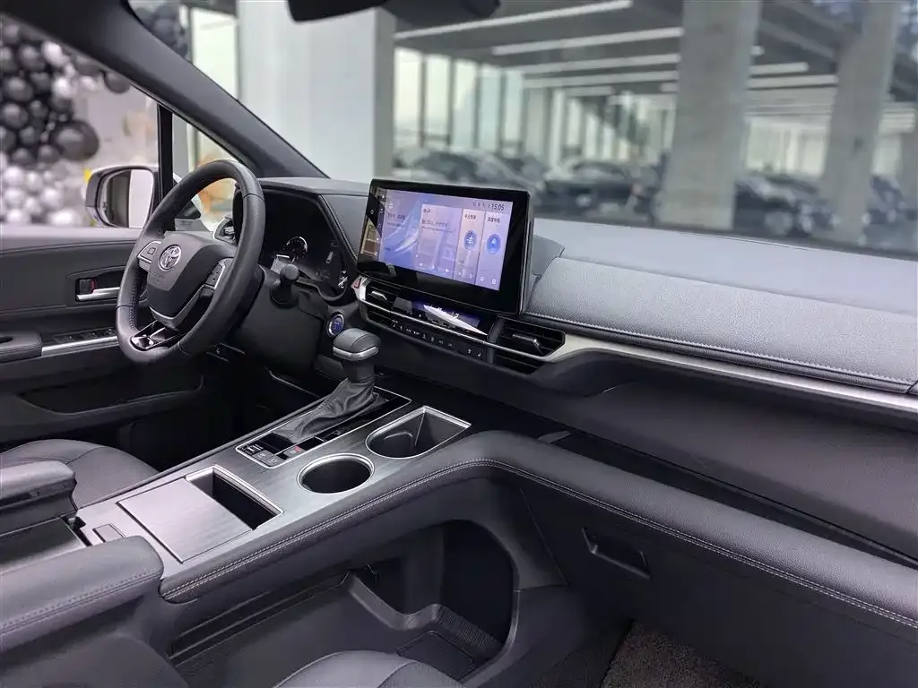Toyota Sienna 2024 из CN, фото 8