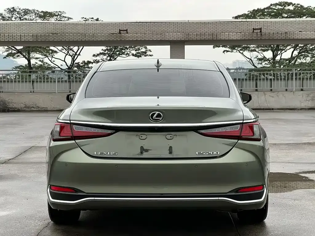 Lexus ES — фото 8