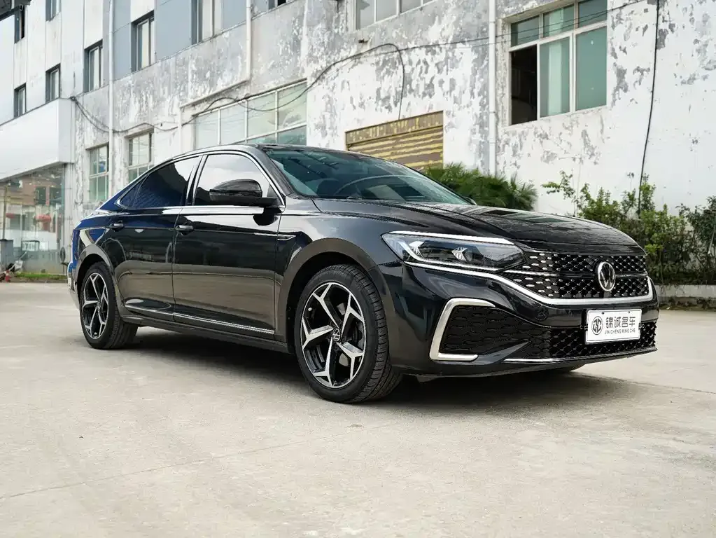Volkswagen Passat 2023 из CN, фото 3