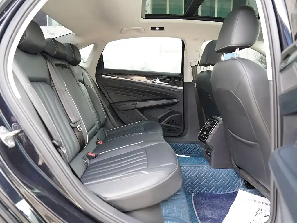 Volkswagen Passat 2023 из CN, фото 5
