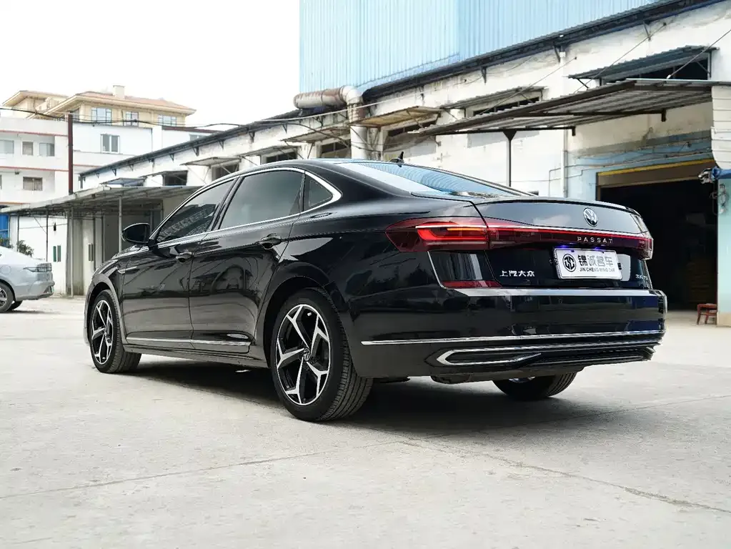 Volkswagen Passat 2023 из CN, фото 7