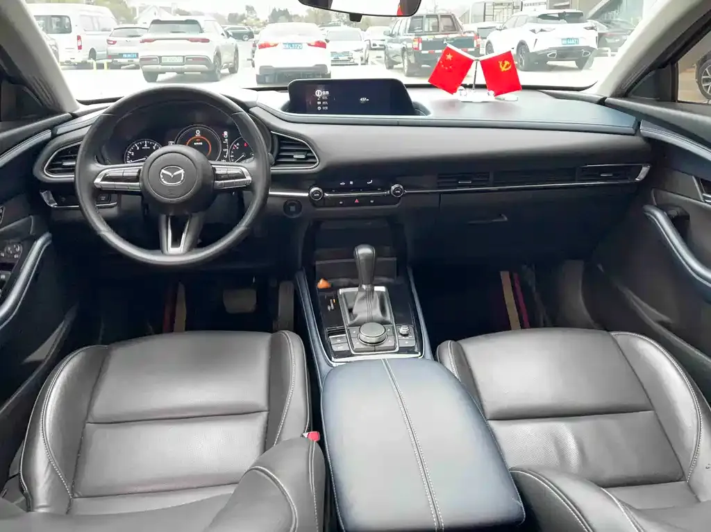 Mazda CX-30 2023 из CN, фото 2