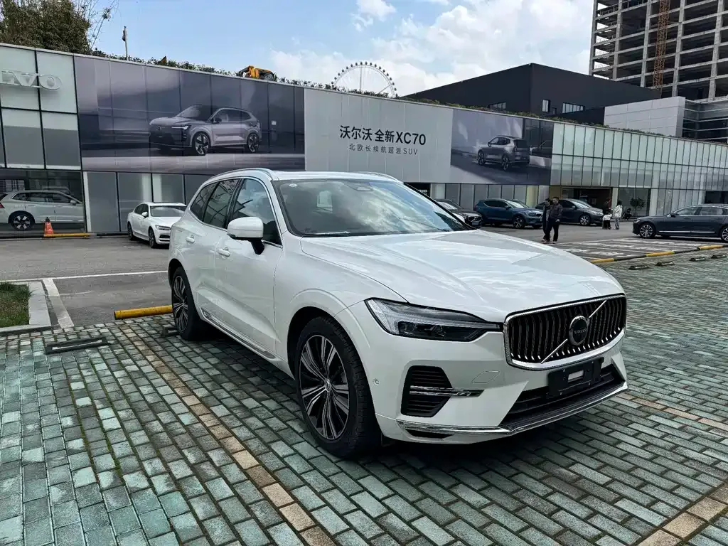 Volvo XC60 PHEV — фото 8