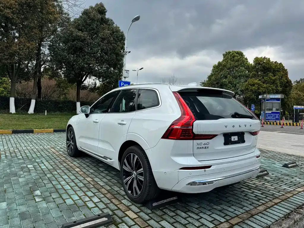 Volvo XC60 PHEV — фото 6