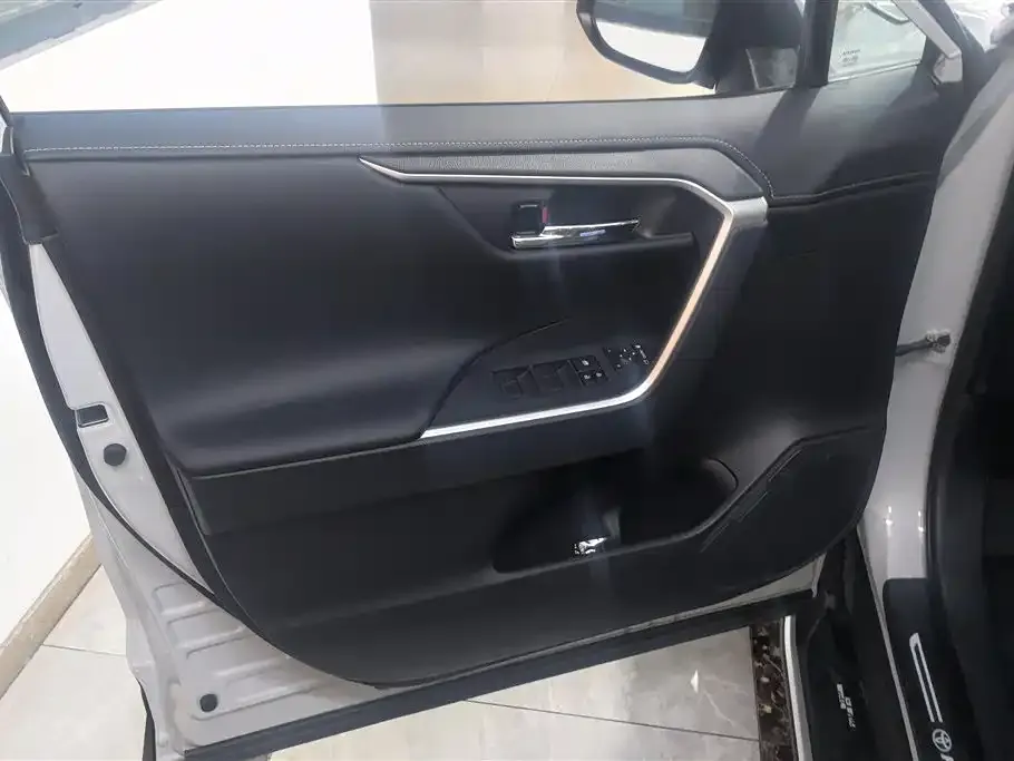 Toyota RAV4 2024 из CN, фото 5