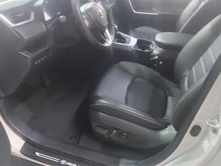 Toyota RAV4 2024 из CN, фото 4