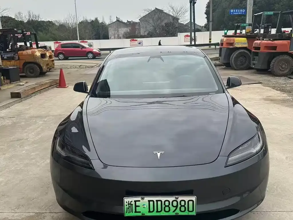 Tesla Model 3 — фото 9