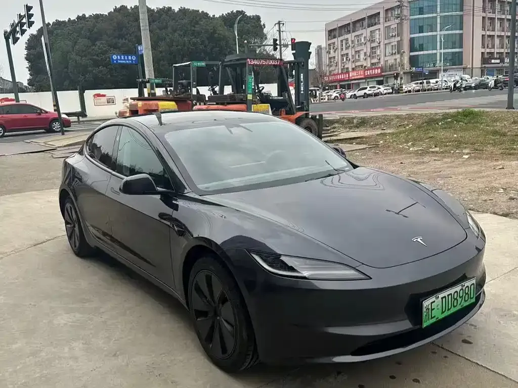 Tesla Model 3 — фото 8