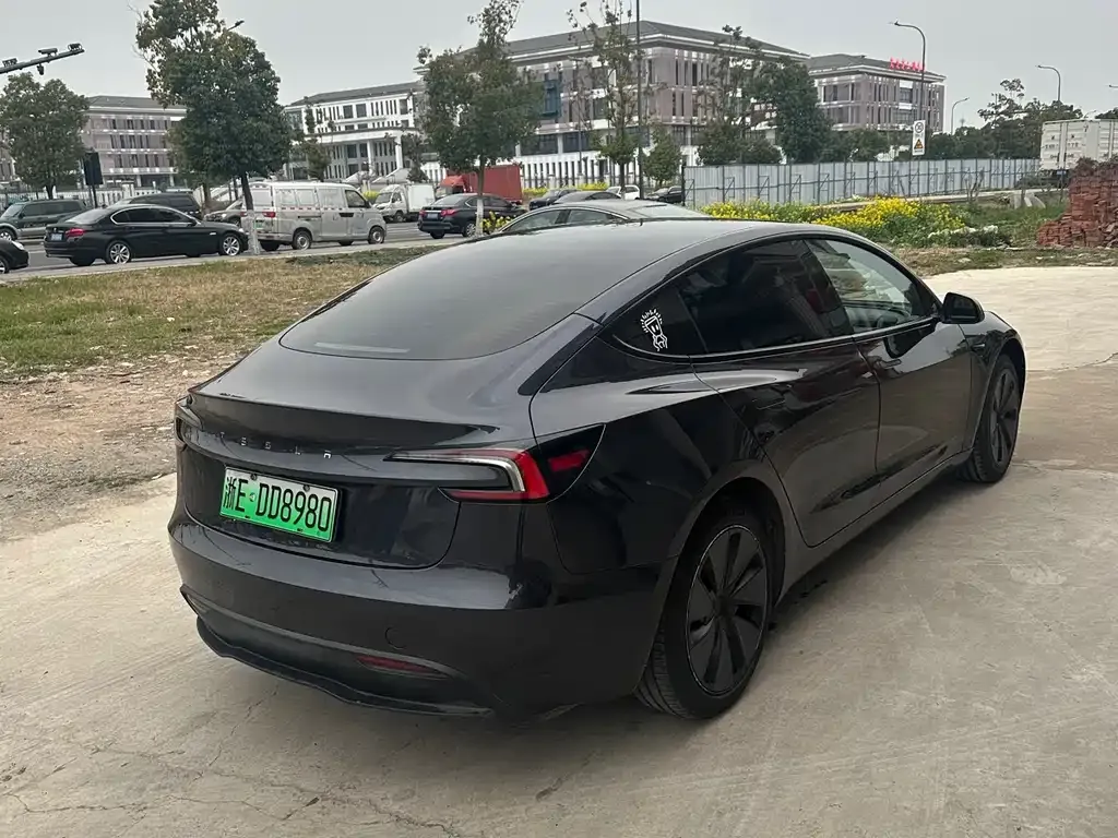 Tesla Model 3 — фото 10