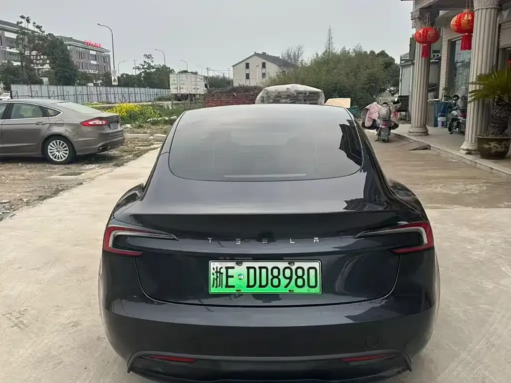 Tesla Model 3 — фото 4
