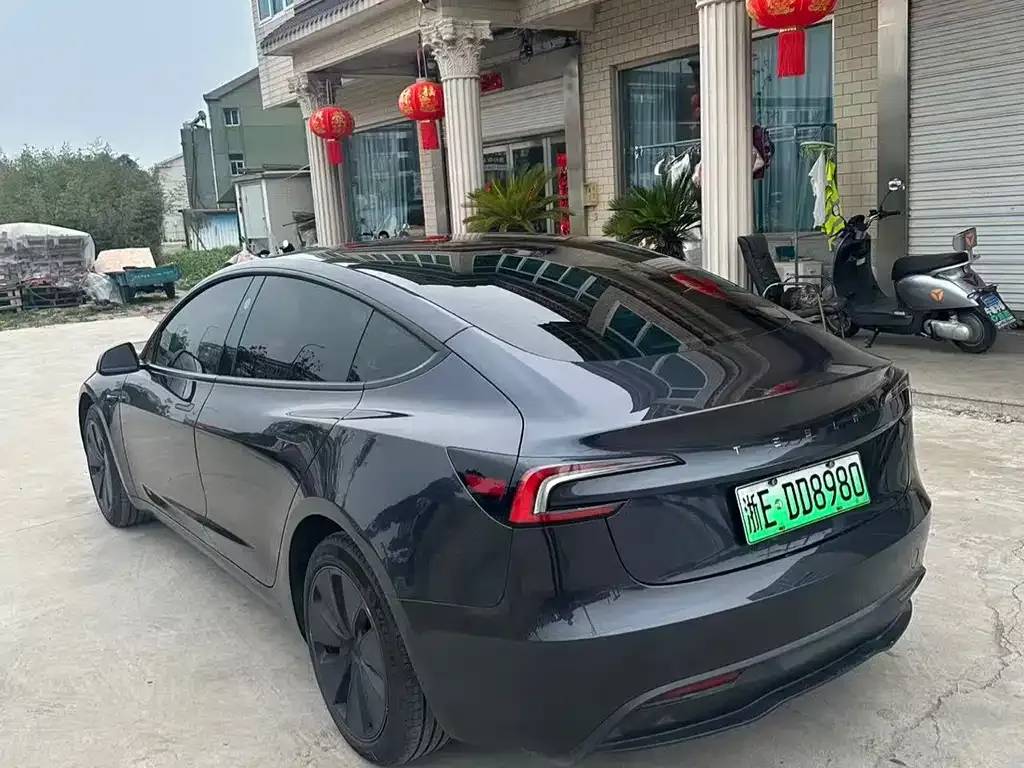 Tesla Model 3 — фото 7