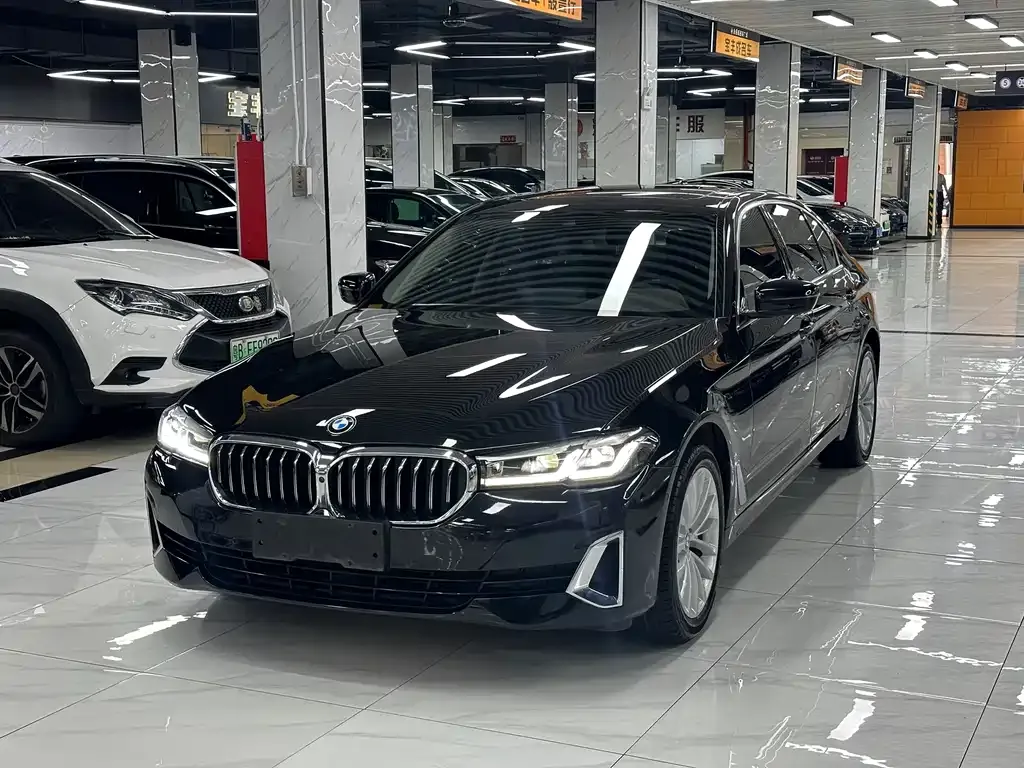 BMW 5 Series — фото 1