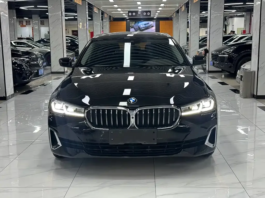 BMW 5 Series — фото 4