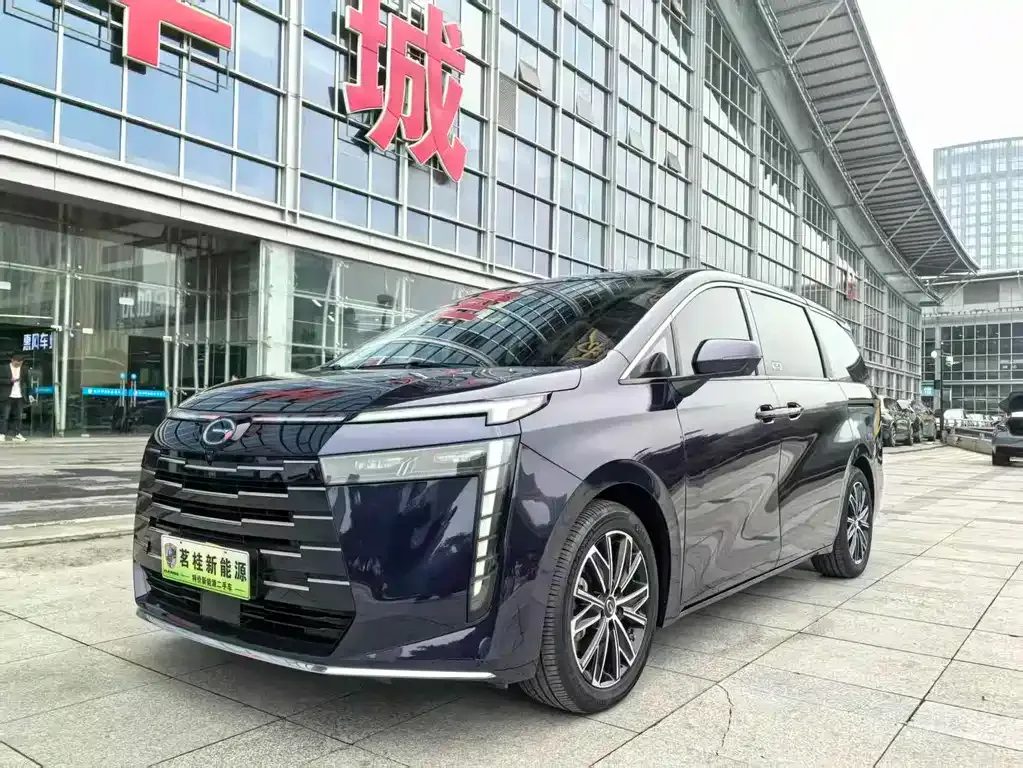 GAC Motor E8 Hybrid — фото 1