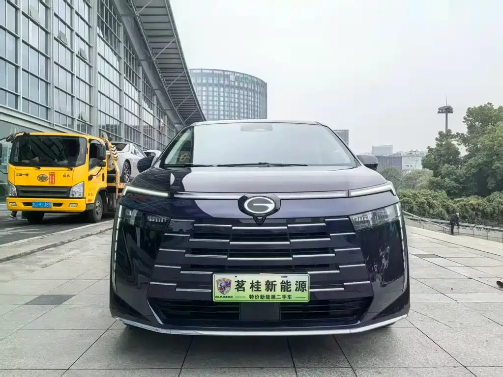 GAC Motor E8 Hybrid — фото 4