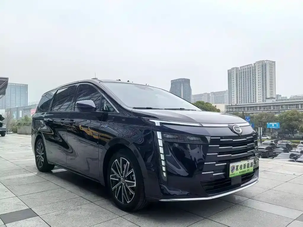 GAC Motor E8 Hybrid — фото 9