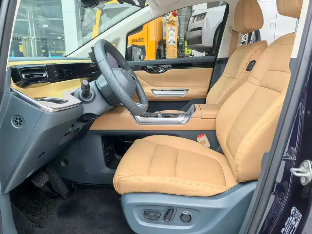 GAC Motor E8 Hybrid — фото 7