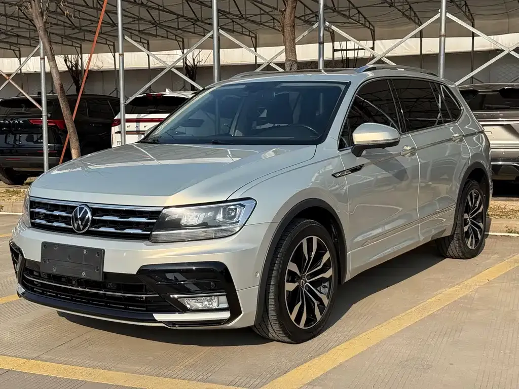 Volkswagen Tiguan L — фото 1