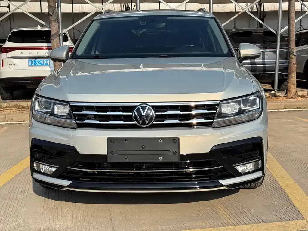 Volkswagen Tiguan L — фото 2