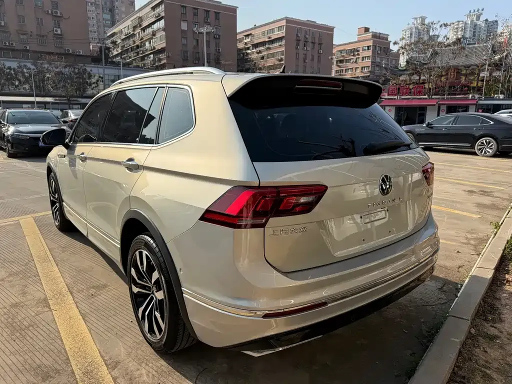 Volkswagen Tiguan L — фото 7