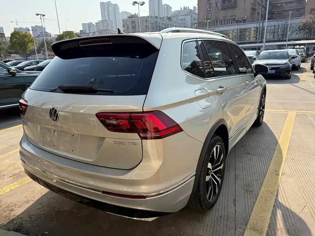Volkswagen Tiguan L — фото 3