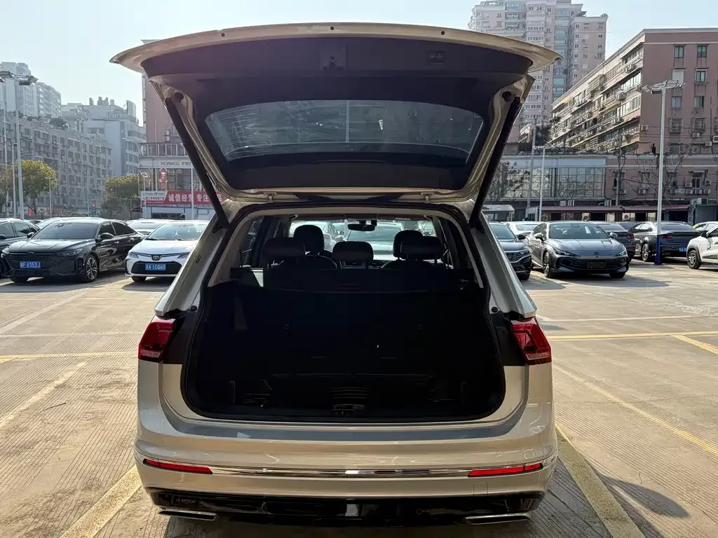 Volkswagen Tiguan L — фото 6