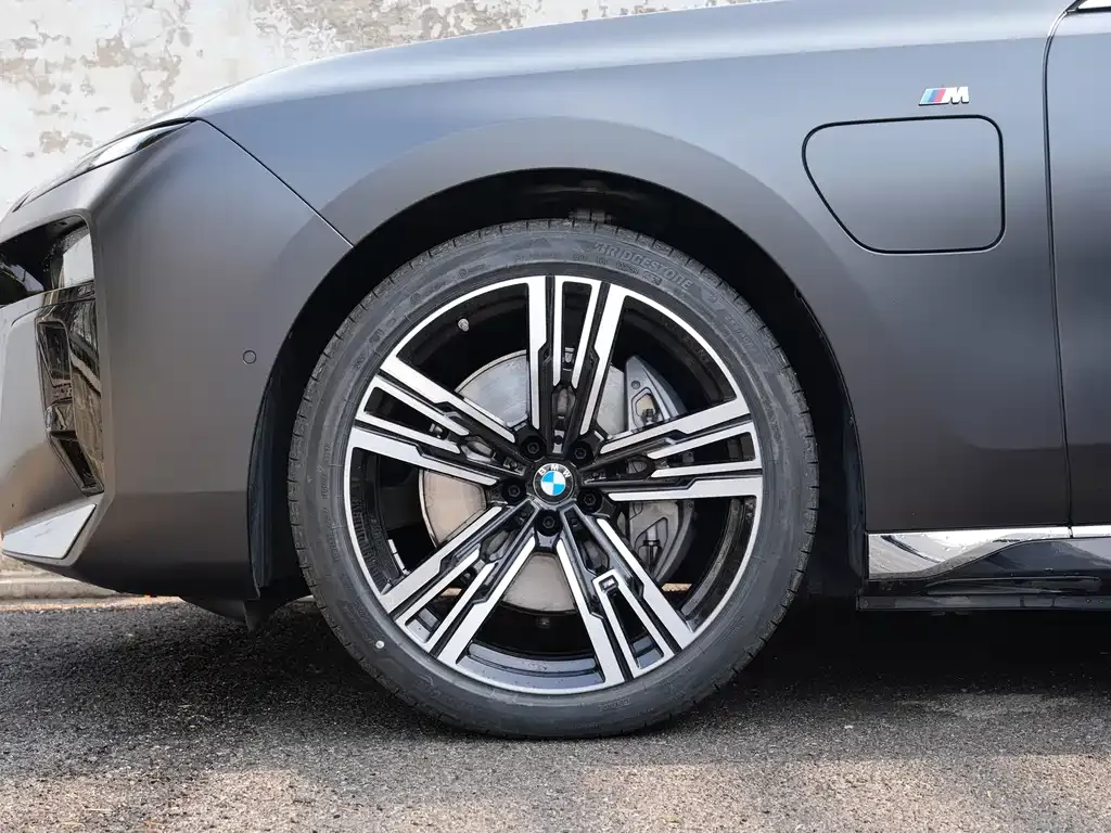 BMW i7 2025 из CN, фото 9
