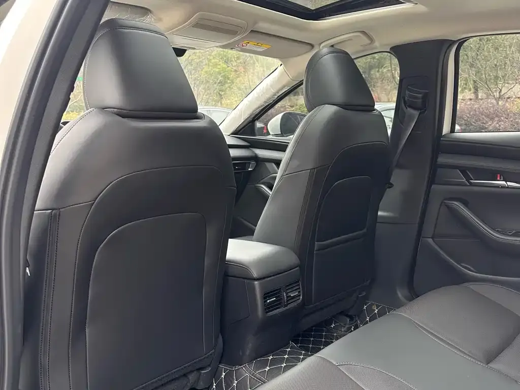 Mazda 3 Axela 2023 из CN, фото 2
