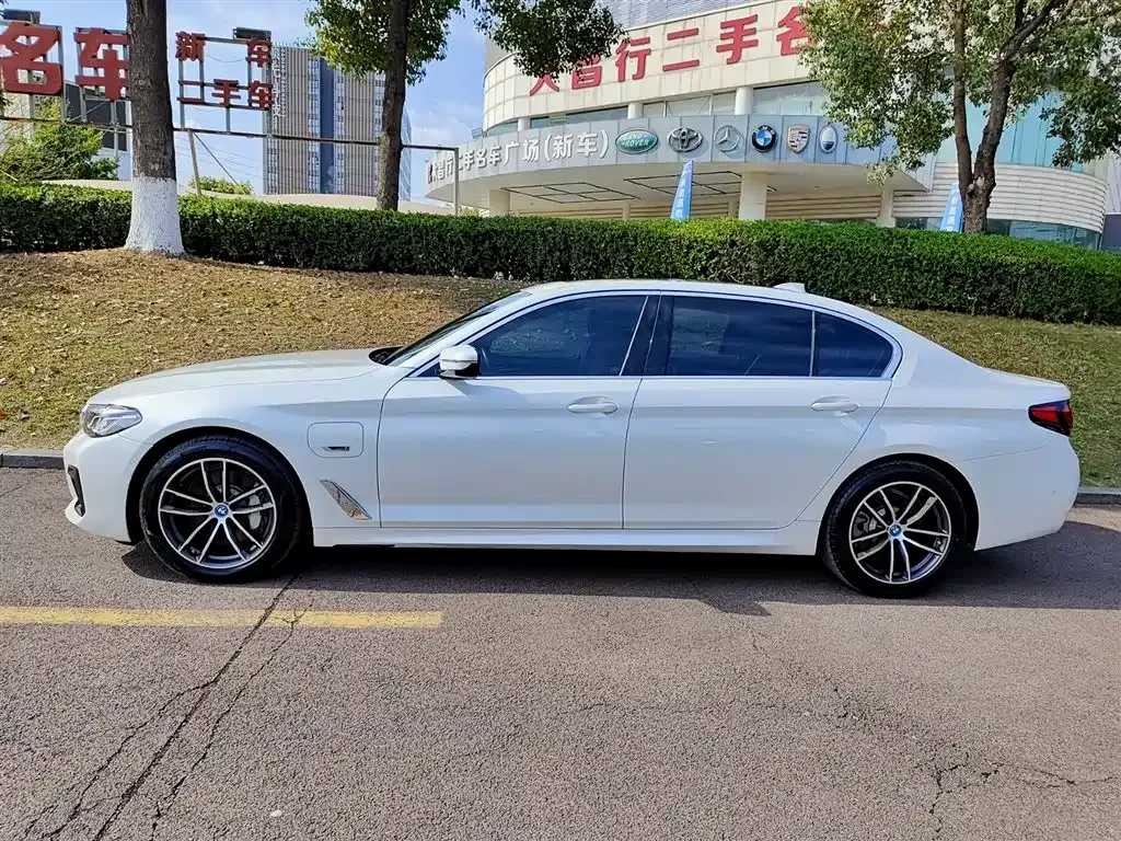 BMW 5 Series New Energy — фото 9