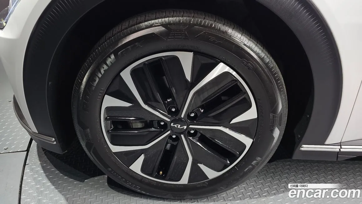 Kia EV6 — фото 8