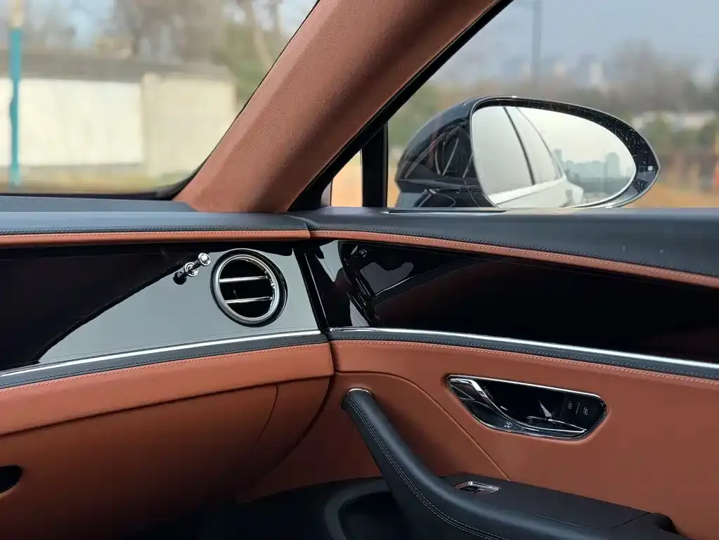Bentley Flying Spur — фото 4
