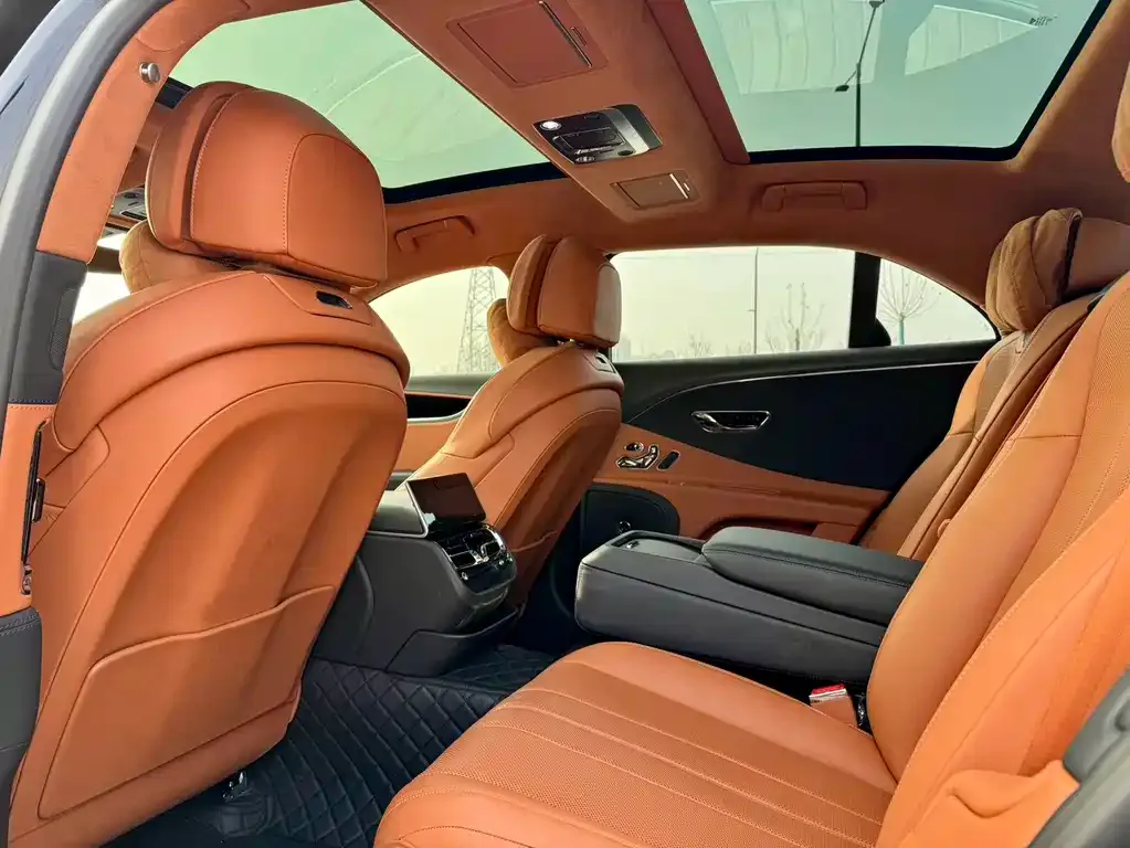 Bentley Flying Spur — фото 2