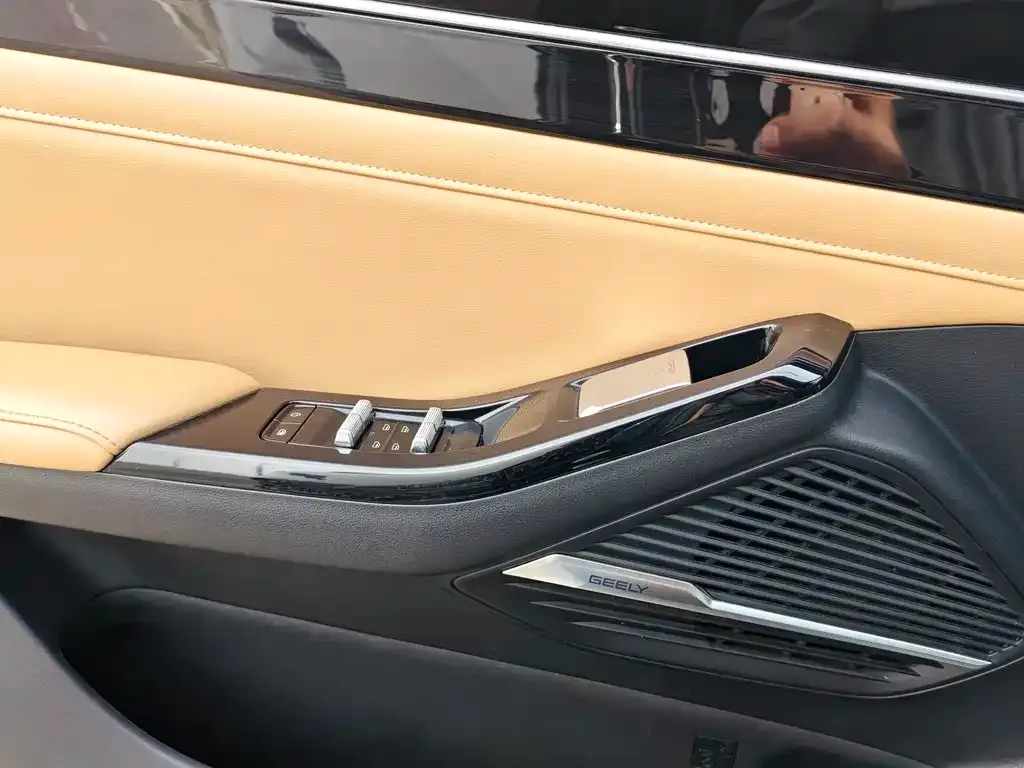 Geely Galaxy L6 — фото 6
