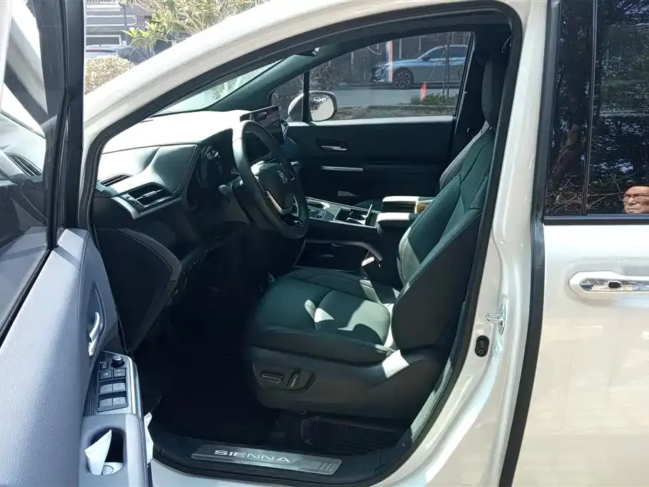 Toyota Sienna 2025 из CN, фото 5