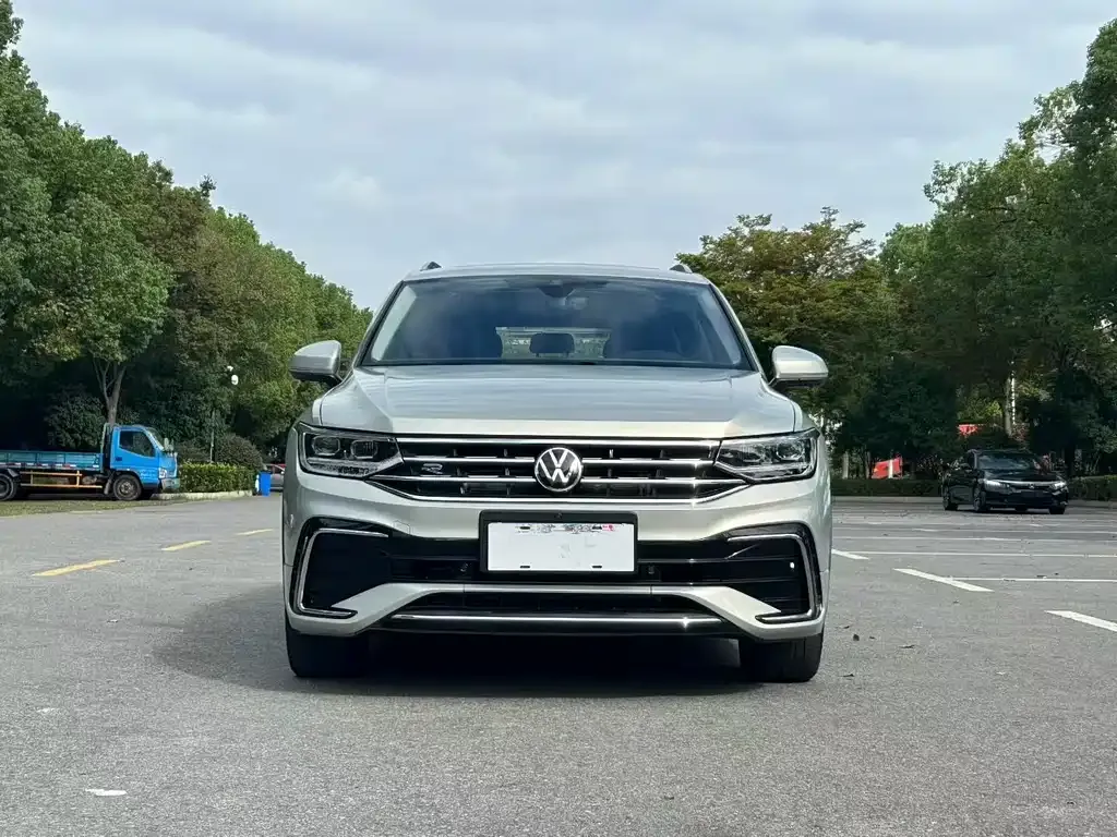 Volkswagen Tiguan L — фото 8