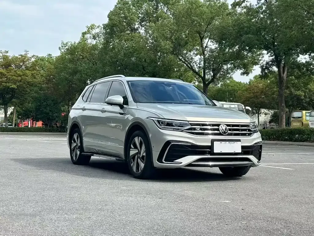 Volkswagen Tiguan L — фото 9