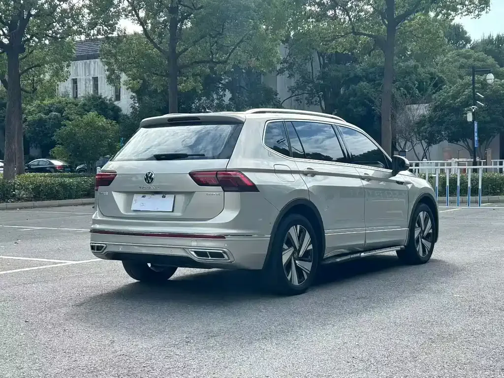 Volkswagen Tiguan L — фото 6