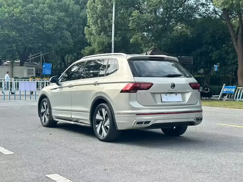 Volkswagen Tiguan L — фото 5