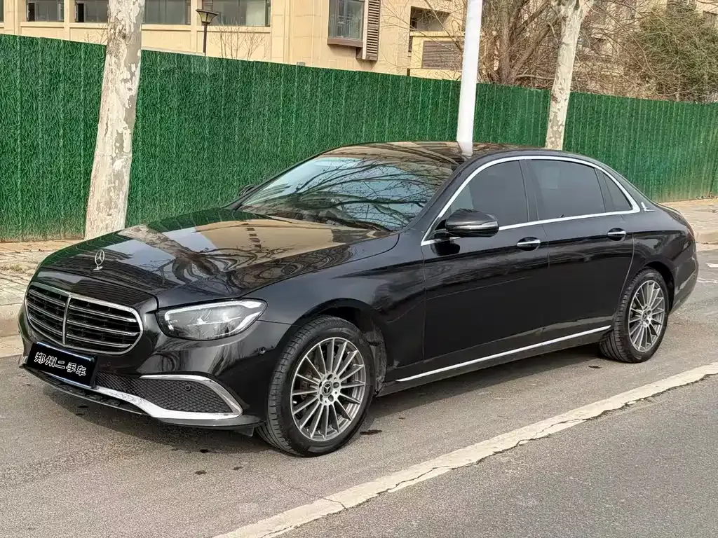 Mercedes-Benz E-Class — фото 1