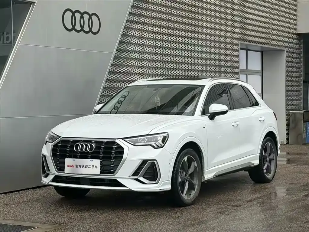 Audi Q3 — фото 1