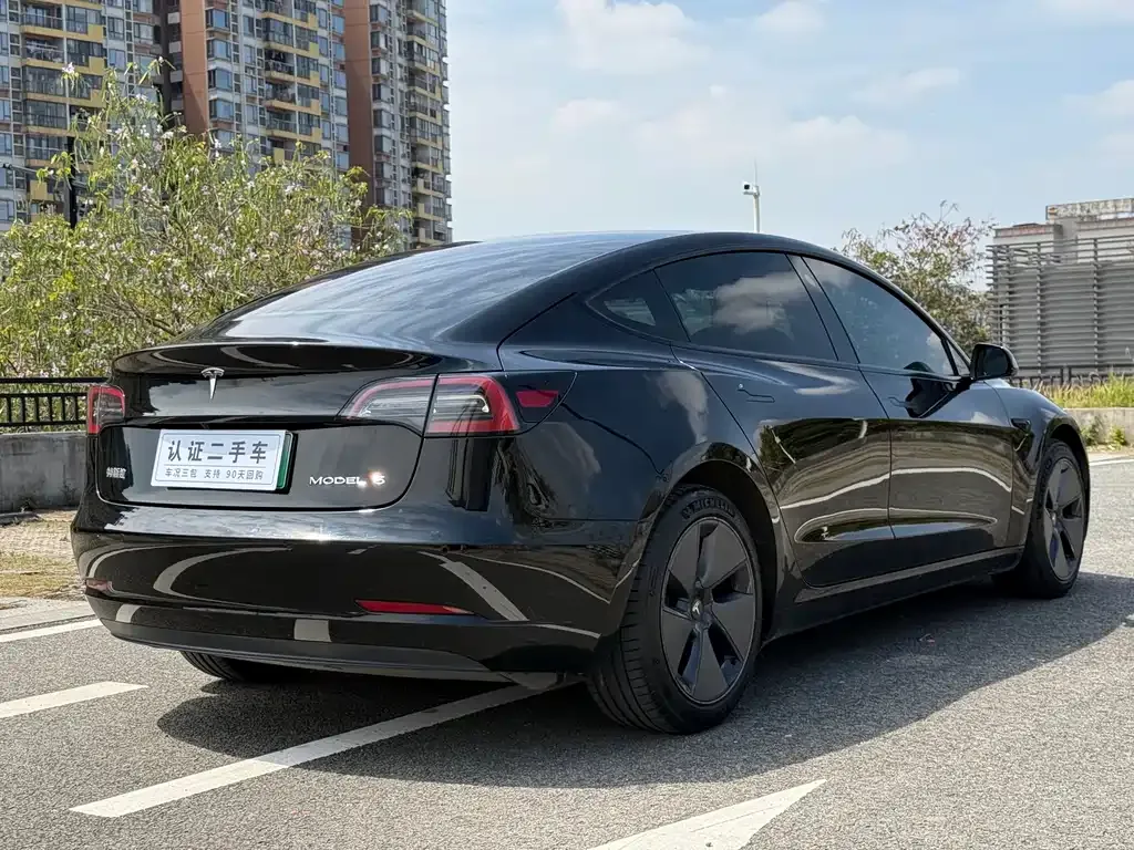 Tesla Model 3 — фото 9