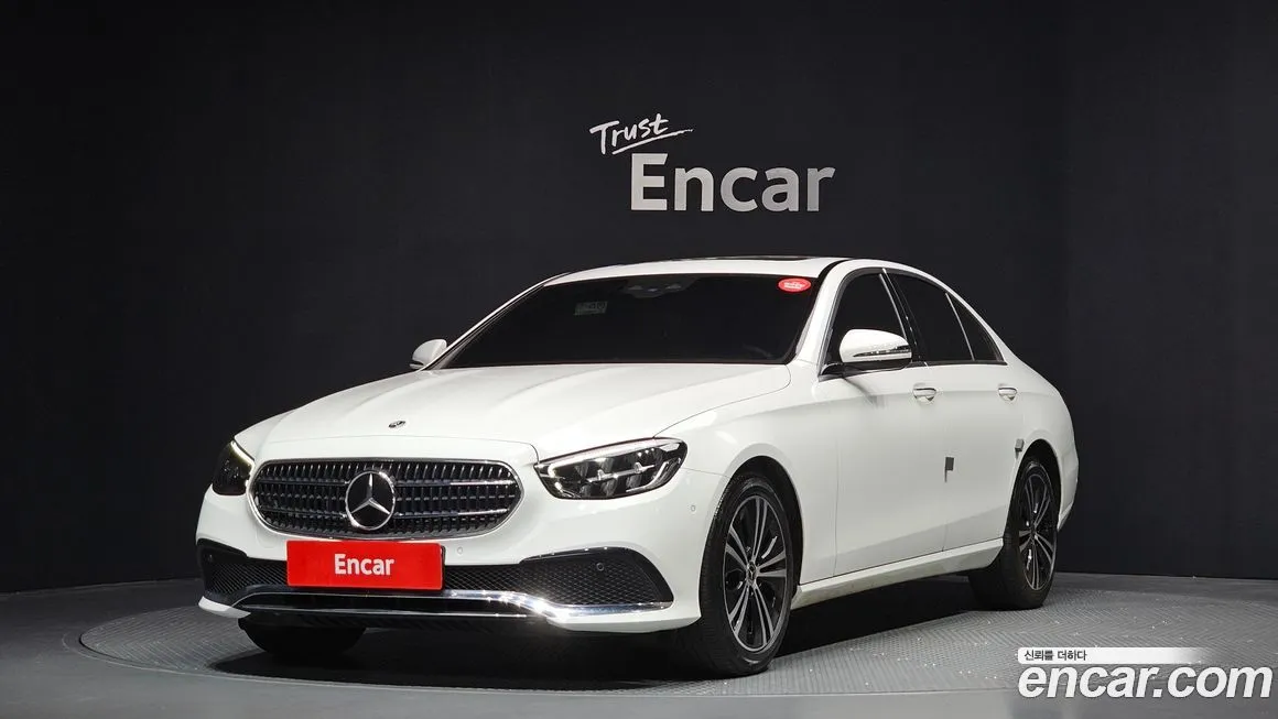 Mercedes-Benz E-Class — фото 1