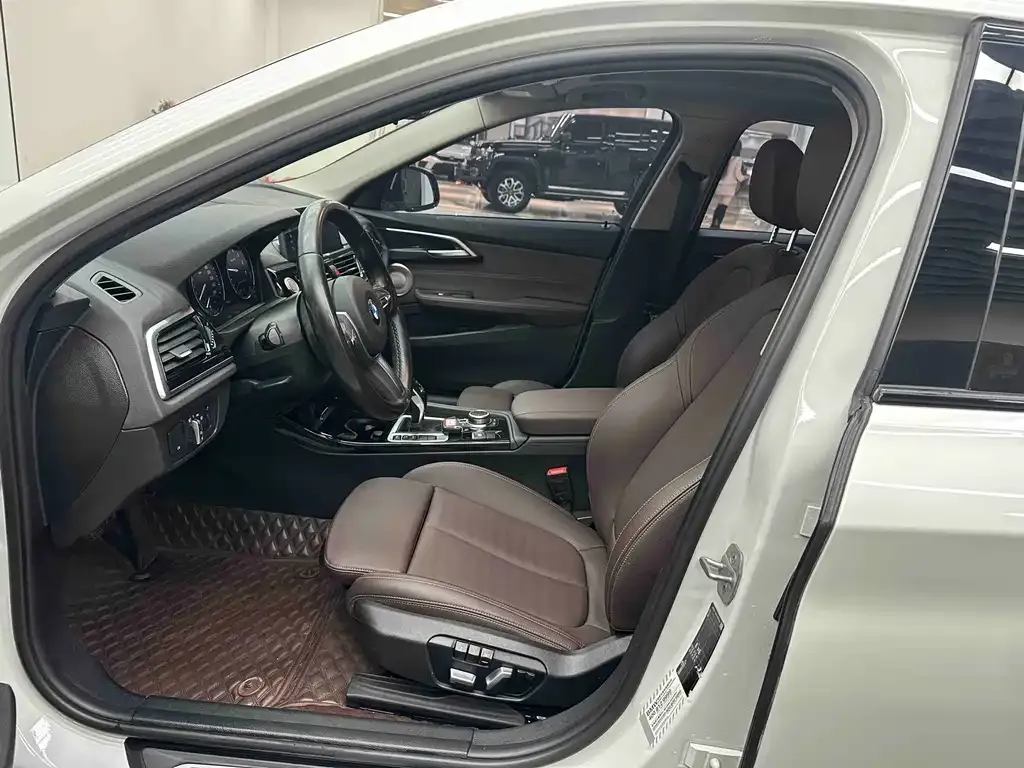 BMW 1 Series 2021 из CN, фото 8