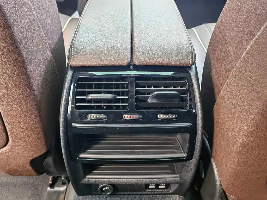 BMW 5 Series — фото 10
