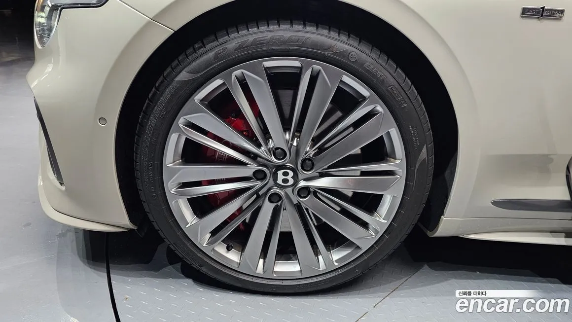 Bentley Continental 2025 из KR, фото 10