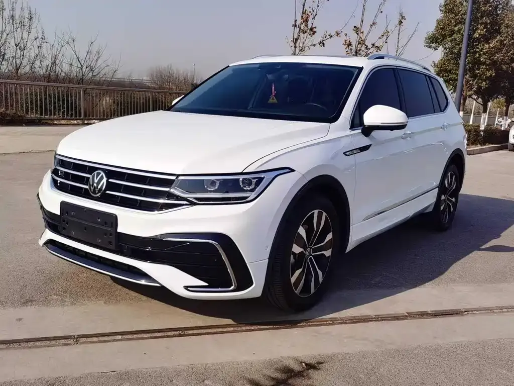 Volkswagen Tiguan L — фото 1