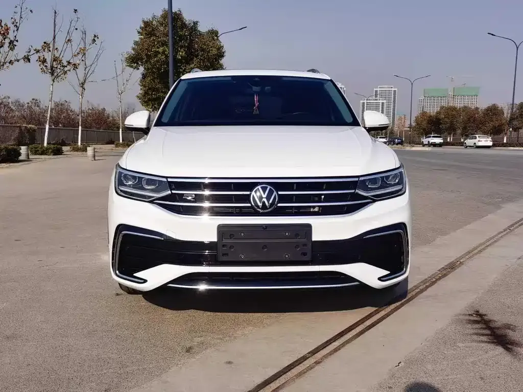 Volkswagen Tiguan L — фото 2