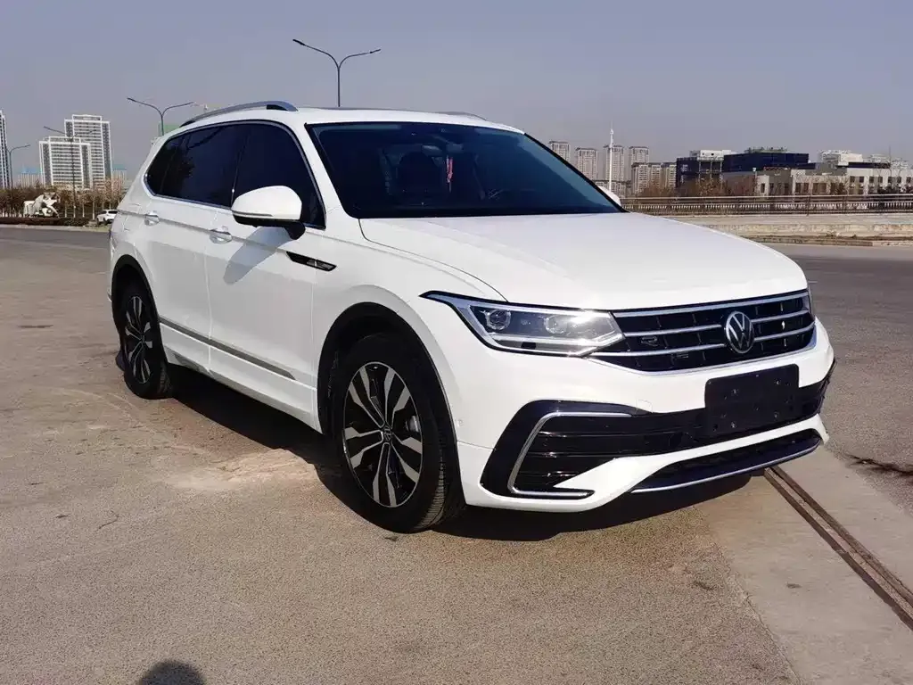 Volkswagen Tiguan L — фото 3